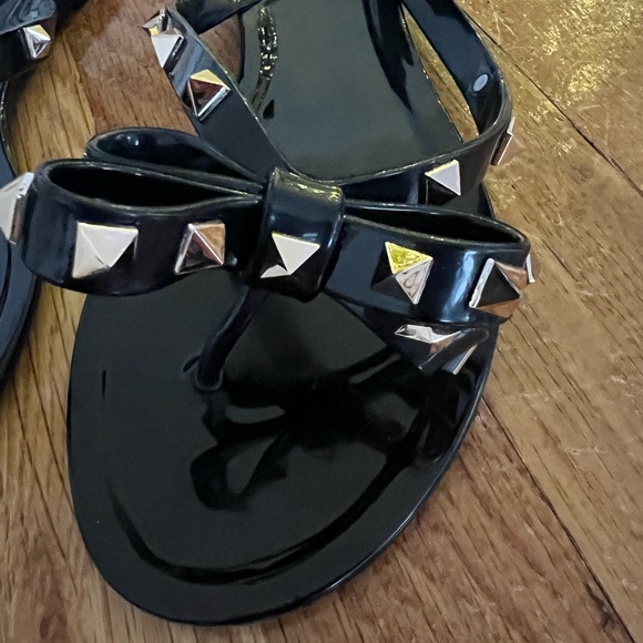 VALENTINO GARAVANI Rockstud Jelly Flip Flop Sandals in Black Size 40 - Picture 2 of 5